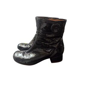 Chie Mihara Black Patent Leather Ankle Boots Button Detail Low Heel EU 38 US 7.5